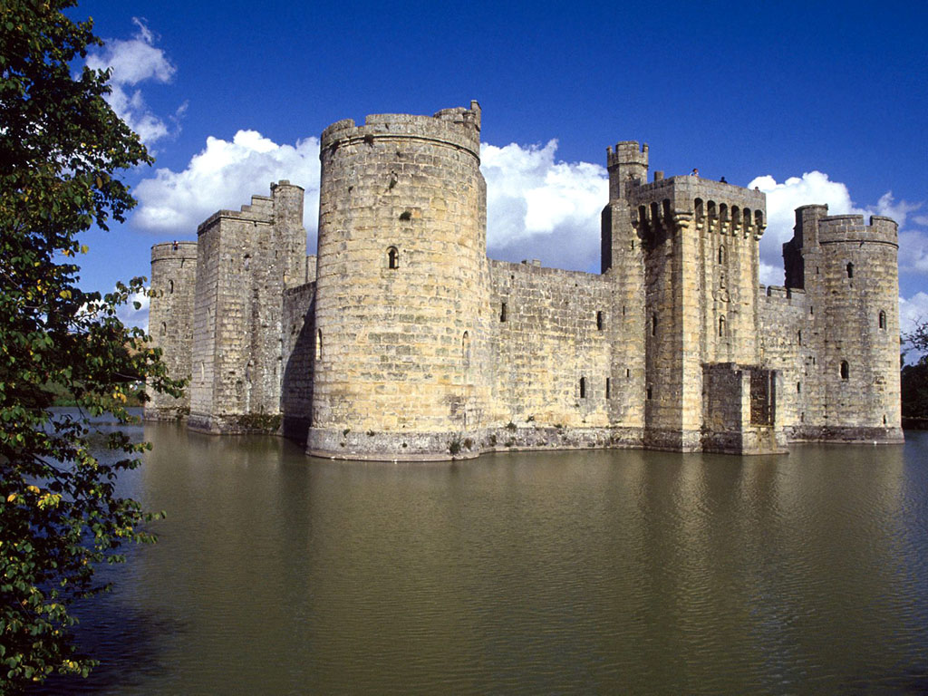 The castle is difficult to breach due to its structure which is a moat.